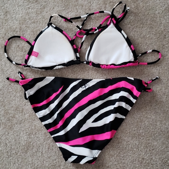 String bikini set - Picture 2 of 3